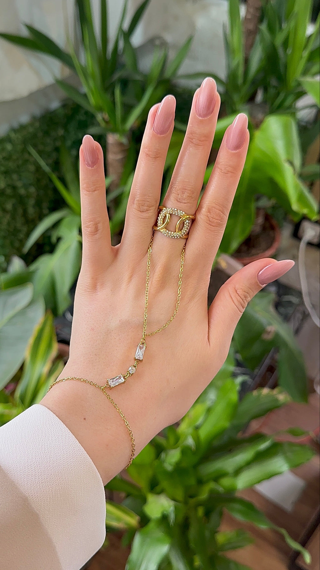 Chaîne à Main Élégante – Finesse & Brillance
