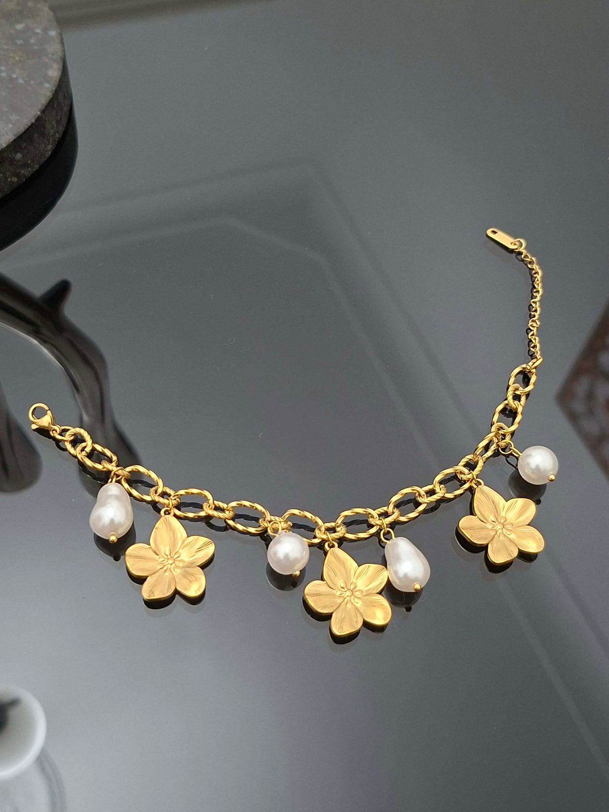 Gourmette à breloques Flora avec perles